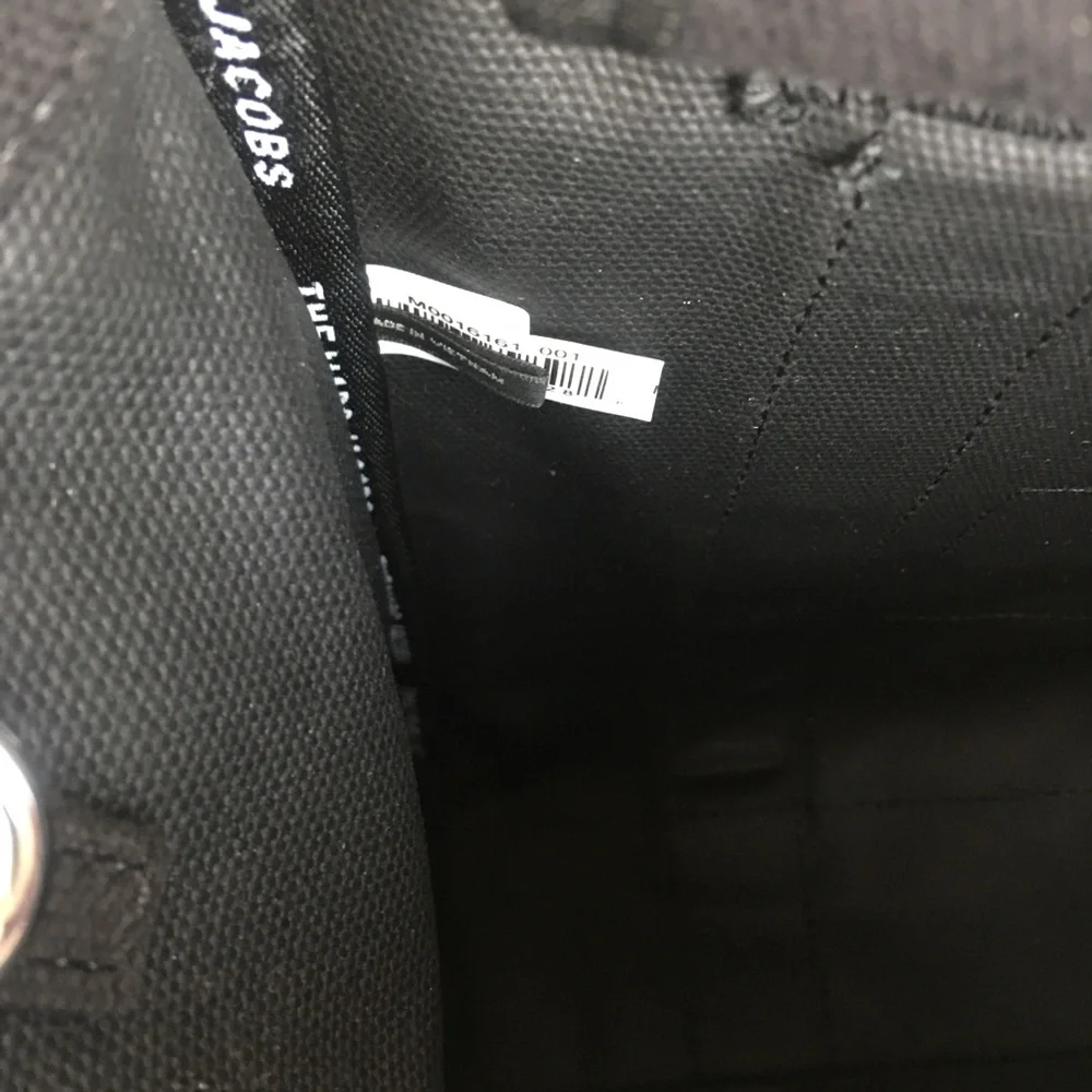 Marc Jacobs Black Tote with White Accents Szie M - Picture 7 of 11